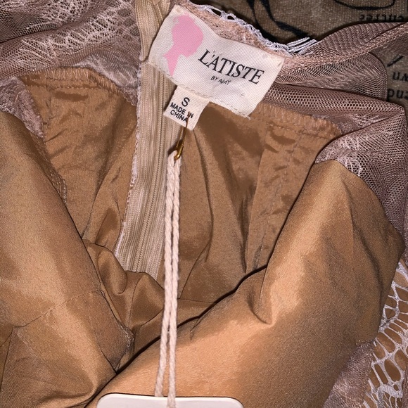 L’ATISTE Lace Dress - Picture 5 of 7